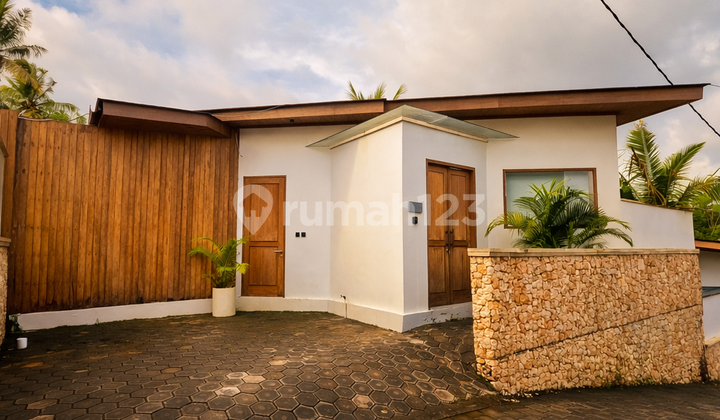 Sewa Villa Nusa Penida 2Br Fully Furnished + Private Jacuzzi | Free Wifi & Weekly Cleaning Sewa Villa Nusa Penida 2Br Fully Furnished + Private Jacuzzi | Free Wifi & Weekly Cleaning