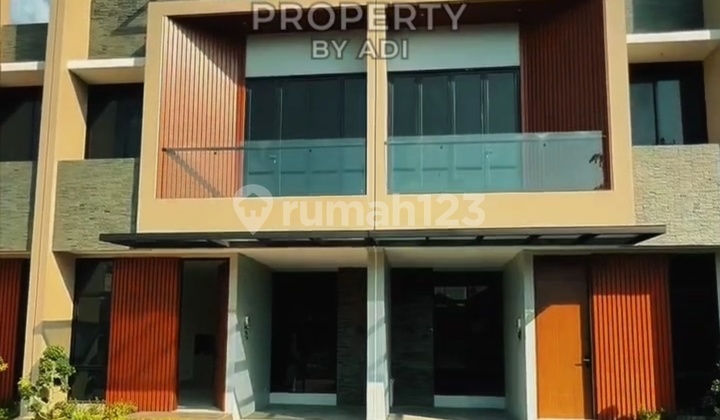 Rumah 4 Lantai, 2 Menit ke Tol, di Meruya, Jakarta Barat Rumah 4 Lantai, 2 Menit ke Tol, di Meruya, Jakarta Barat