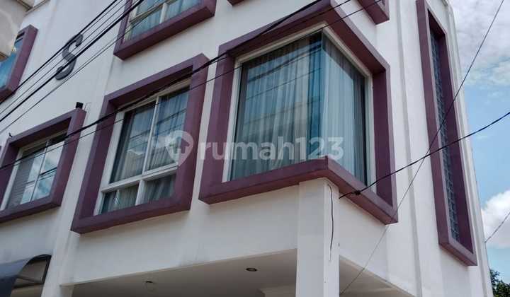 Rumah 3 Lantai Hook Depok Rumah 3 Lantai Hook Depok