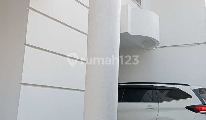 Di Jual Rumah American Classic di Kota Bandung Full Furnished Harga 1,7 M Nego Bagus 2