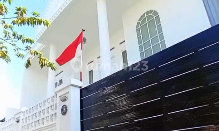 Di Jual Rumah American Classic di Kota Bandung Full Furnished Harga 1,7 M Nego Bagus