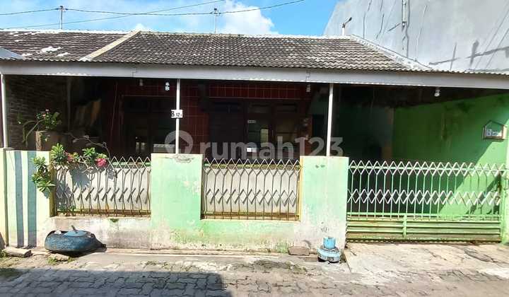  Rumah Perum Medoho Indah. Gayamsari Semarang - 10408 1
