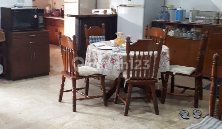 For Sale Old House in Surabaya City Center: Kutai Street, SHM, Negotiable! For Sale Old House in Surabaya City Center: Kutai Street, SHM, Negotiable!