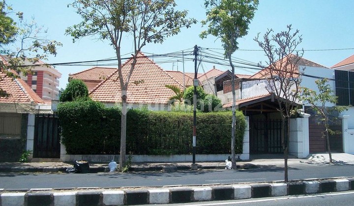For Sale Old House in Surabaya City Center: Kutai Street, SHM, Negotiable! For Sale Old House in Surabaya City Center: Kutai Street, SHM, Negotiable!