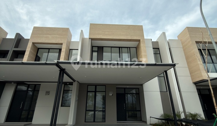 Disewakan Rumah Mewah 4 Kamar 8X15 Pik2 Villa Pasir Putih