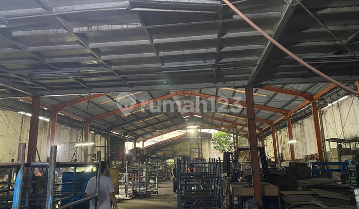 Warehouse for Rent on Main Road Near Toll Access, Suitable for Construction