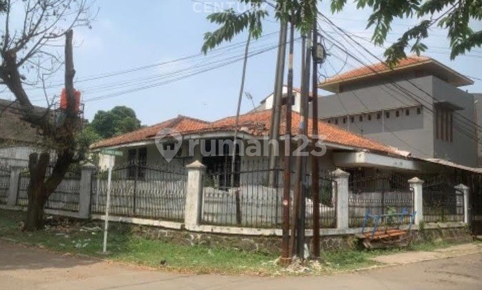 Asri Hoek House on Mainroad Sumber Mekar Bandung 1