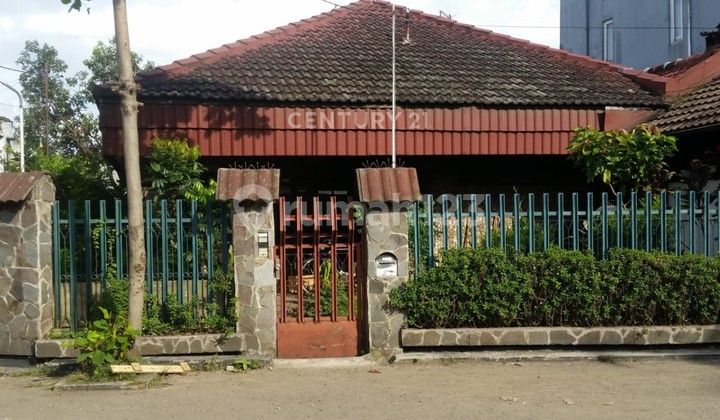 Rumah Minimalis Tengah Kota di Jalan Kembar