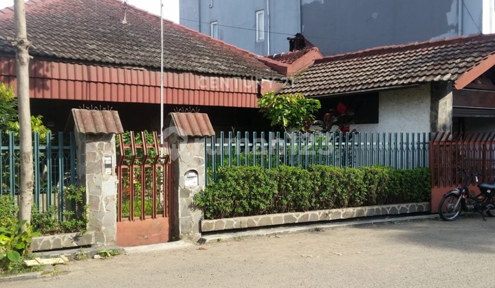 Minimalist House in the City Center on Jalan Kembar 2