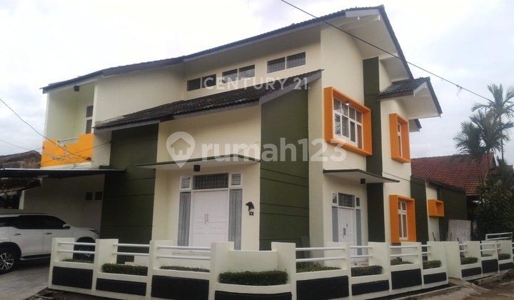 Rumah Minimalis di Komplek Taman Kopo Indah
