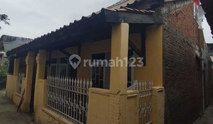 Rumah Kost di Kota Bandung, Ada 7 Kamar Tidur, Terawat Siap Huni