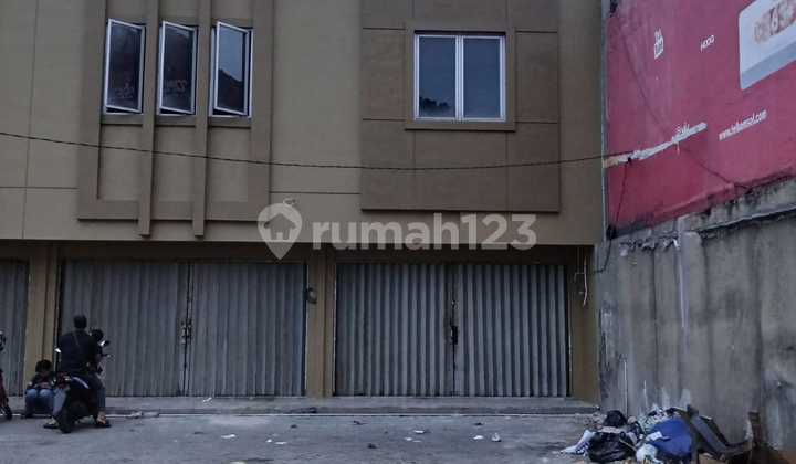 Disewakan Ruko Bagus 2 Lantai Akses Pinggir Jalan 2 Mbl Lokasi Strategis Condet