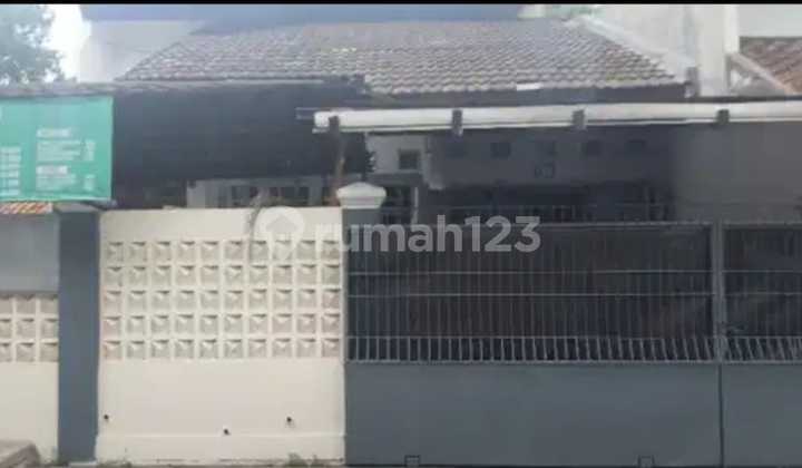 Akses 2 Mobil Carport 3 Mobil Rumah Tanah Luas Shm Imb Condet