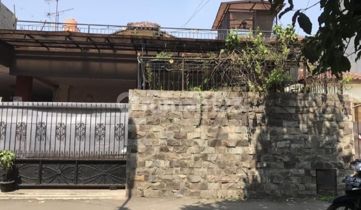 Dijual Hunian Bagus Pinggir Jalan Akses 2 Mobil Condet Shm 2