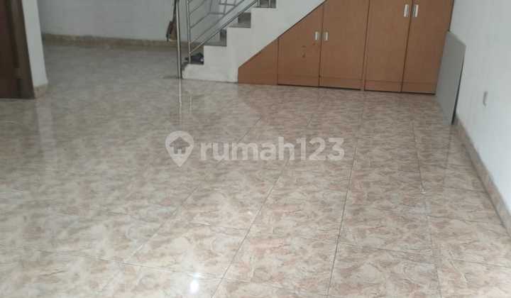 Dikontrakan Rumah Siap Huni 2Lt Dlm Komplek Keamanan 24Jam Condet