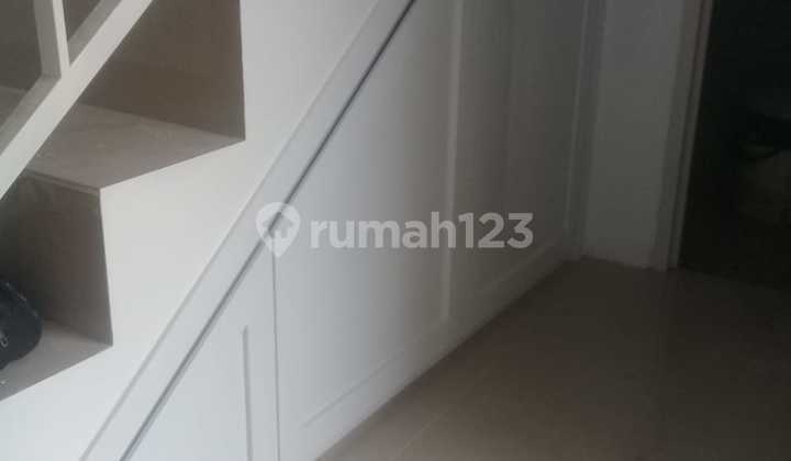 Dijual Rumah 2 Lantai Bagus Semifurnished Dlm Cluster Akses 2 Mobil Condet 2