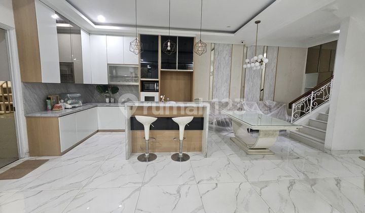 Beautiful Luxury House In Alicante, Comfortable And Lush Environment 2