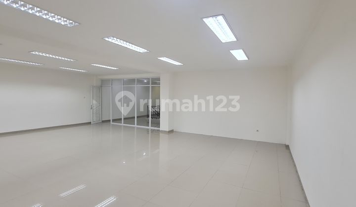 Attached Row House Fully Renovated Totally, Location Very2 Strategic Attached Row House Fully Renovated Totally, Location Very2 Strategic