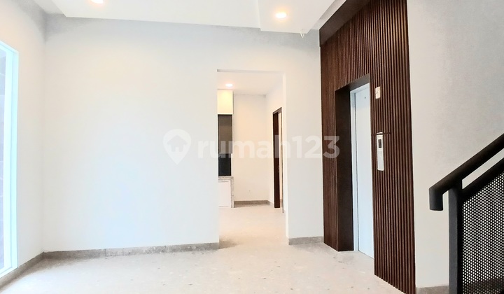Rumah.3lantai Desain.mandiri Cantik Mewah Semi Furnished Alam Sutera 2