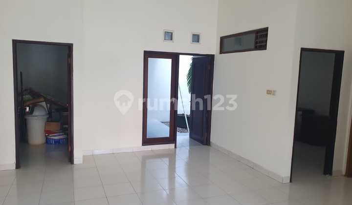 Rumah Rapi ******** Dekat Mall Living World ********