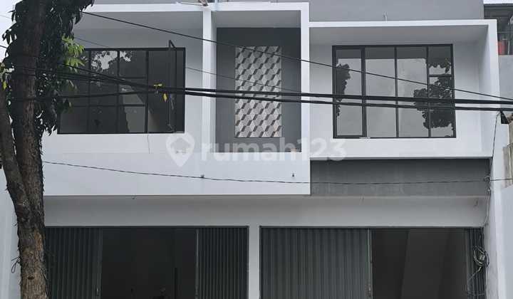 2-story shophouse. Attached, independent building on Boulevard Graha Raya, Bintaro Jaya. 1
