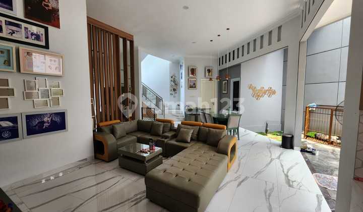 3-story house Fully Renovated Luxury Full Furnished Griya Permata Cipondoh.