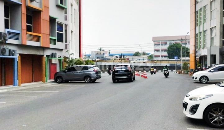 Shop House in Semanan Cengkareng Fully Furnished 2