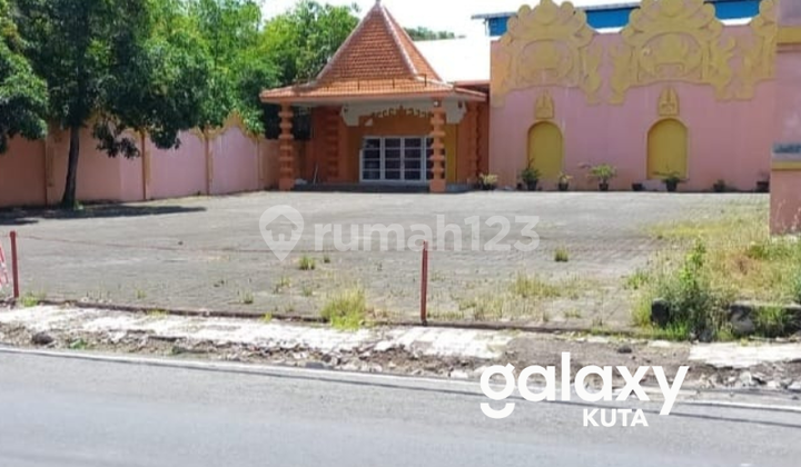 DIJUAL GEDUNG SHOWROOM LOKASI STRATEGIS DI BYPASS NGURAH RAI JIMBARAN BADUNG - BALI 