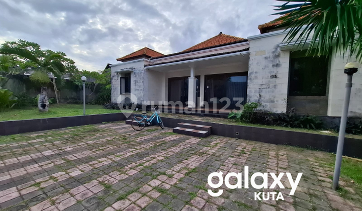 MINIMALIST MODERN VILLA FOR RENT IN KECAK TANJUNG BENOA BADUNG - BALI