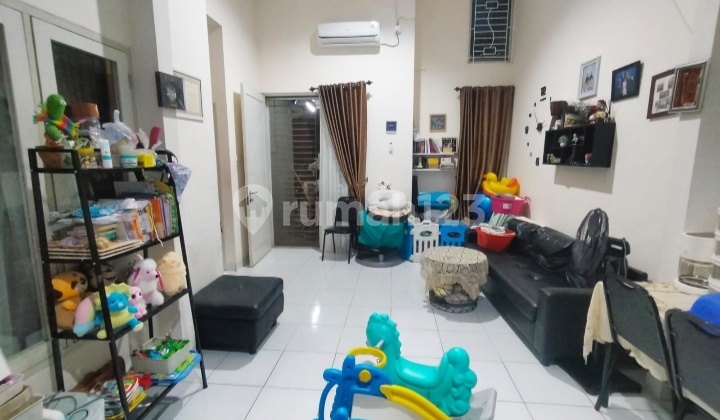 For Sale: Charming House in Serpong Garden Cisauk  

Beautiful House with SHM in Serpong Garden 1 Housing, Jl. Raya Serpong - Cisauk, Cibogo, Cisauk, Tangerang, Cisauk, Cibogo, Banten, 15344, Cisauk