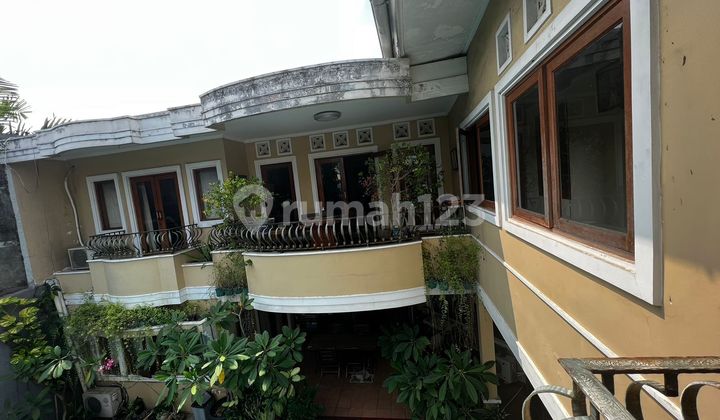 Rumah Strategis Di Jakarta Selatan Rumah Strategis Di Jakarta Selatan