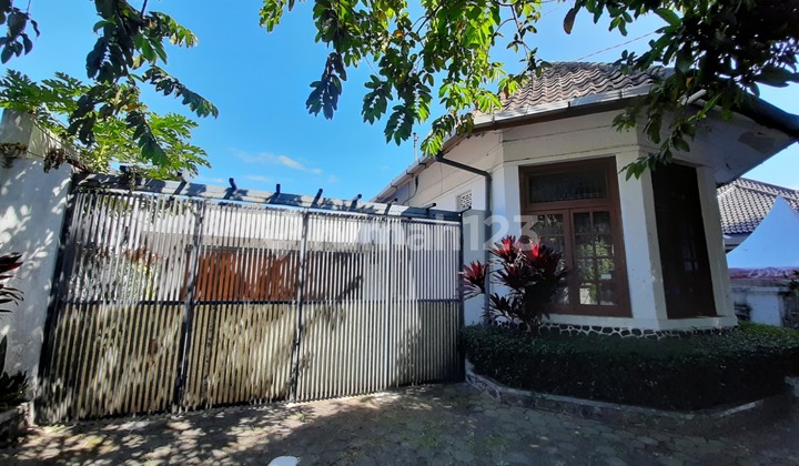 Rumah Bagus Wastukencana, Bandung 1