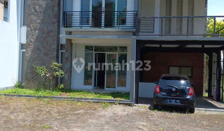 Rumah Mewah 2 Lantai, Main Road Samping Hotel Grand Hani & Rm Cibiuk Lembang Semula 3,2 M Skrg 2,5 M Ajah !