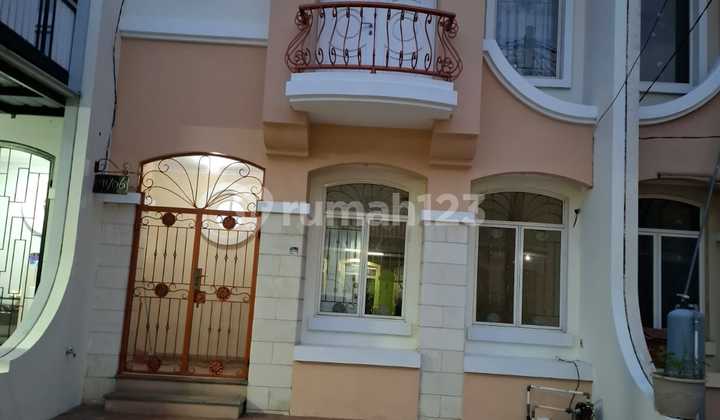 Neat House 2 Floors Ready to Occupy Citra Garden, West Jakarta Neat House 2 Floors Ready to Occupy Citra Garden, West Jakarta