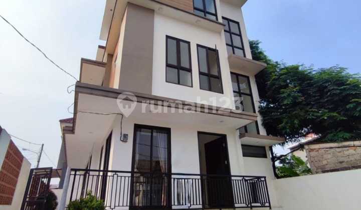 Rumah Baru 2,5 Lantai Di Meruya – Lokasi Super Strategis