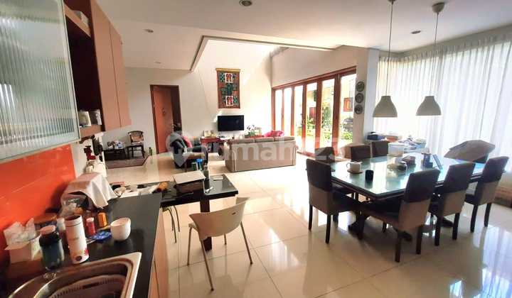 Well-Maintained House Near Modern Market, Close to BSD Toll Access