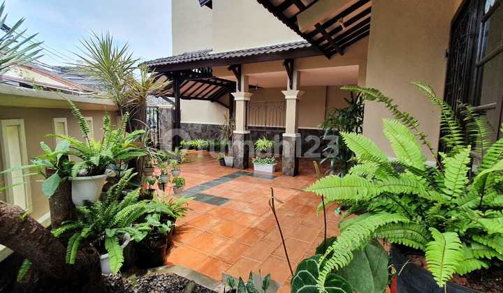 Rumah Cantik 2 Lantai Di Melati Mas – Parkir 3 Mobil & Sudah Furnished Rumah Cantik 2 Lantai Di Melati Mas – Parkir 3 Mobil & Sudah Furnished