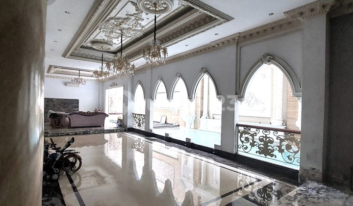 Dijual Rumah Mewah Ada Kolam Renang Pribadi Tepat di Pusat Kota 2