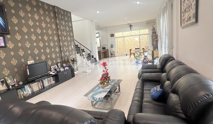 Rumah Villa Posisi Hook Siap Huni Full Furnished Fengshui Bagus 