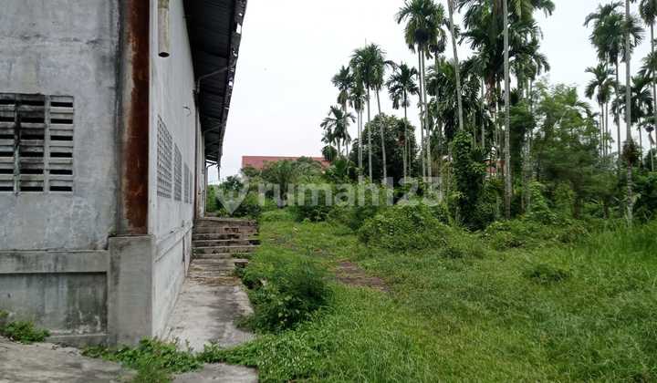 For Sale: Land and Ready-to-Use Warehouse, Size 18,584 m²