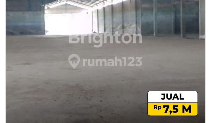 For Sale: Used Factory Warehouse Including 3 Units of 3-Story Shophouses