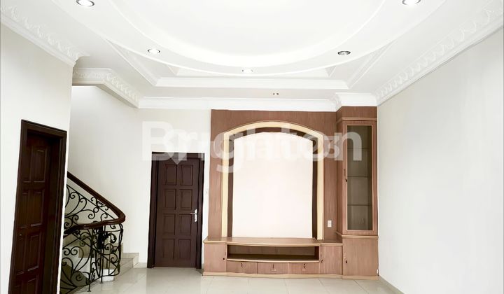 - di Jual / di Sewakan - Komplek Sari Mas Jalan Putri Hijau 2