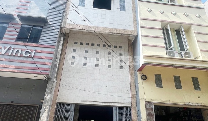 For Rent: Commercial Shop House in the Center of Medan City For Rent: Commercial Shop House in the Center of Medan City