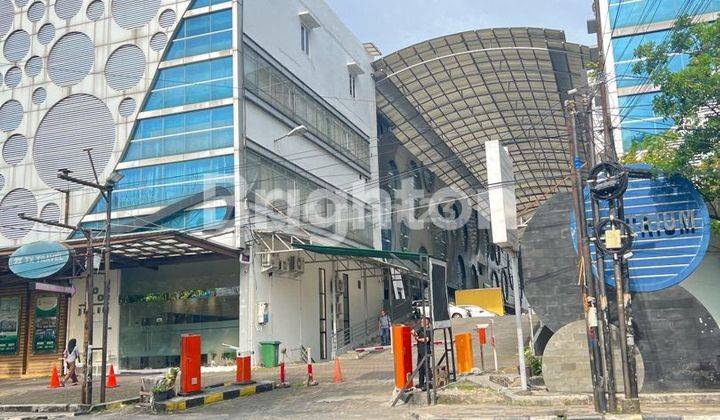 Ruko Bisnis Parkir Luas di Inti Kota Medan 