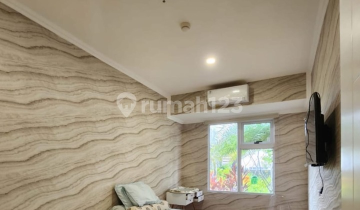 The apartment has direct access to Delipark Podomoro Mall. The apartment has direct access to Delipark Podomoro Mall.