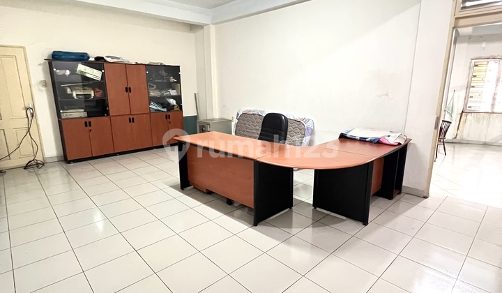 For Quick Sale: Prime Business Shop in Medan City Center, Premium Location, Corner Position 2