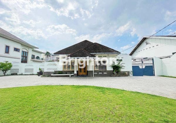 • Rumah Dengan Luas Tanah 2.000 m2 • Jl. Cut Nyak Dien  1