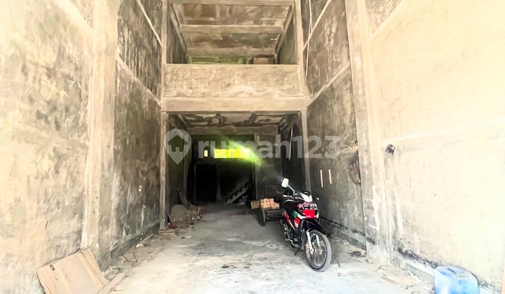 For Rent: Commercial Shop House in the Center of Medan City For Rent: Commercial Shop House in the Center of Medan City