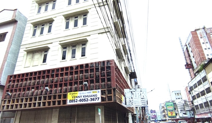 For Rent: Row of Shops, Hook / Corner Position 2