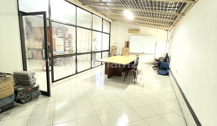 For Quick Sale: Prime Business Shop in Medan City Center, Premium Location, Corner Position